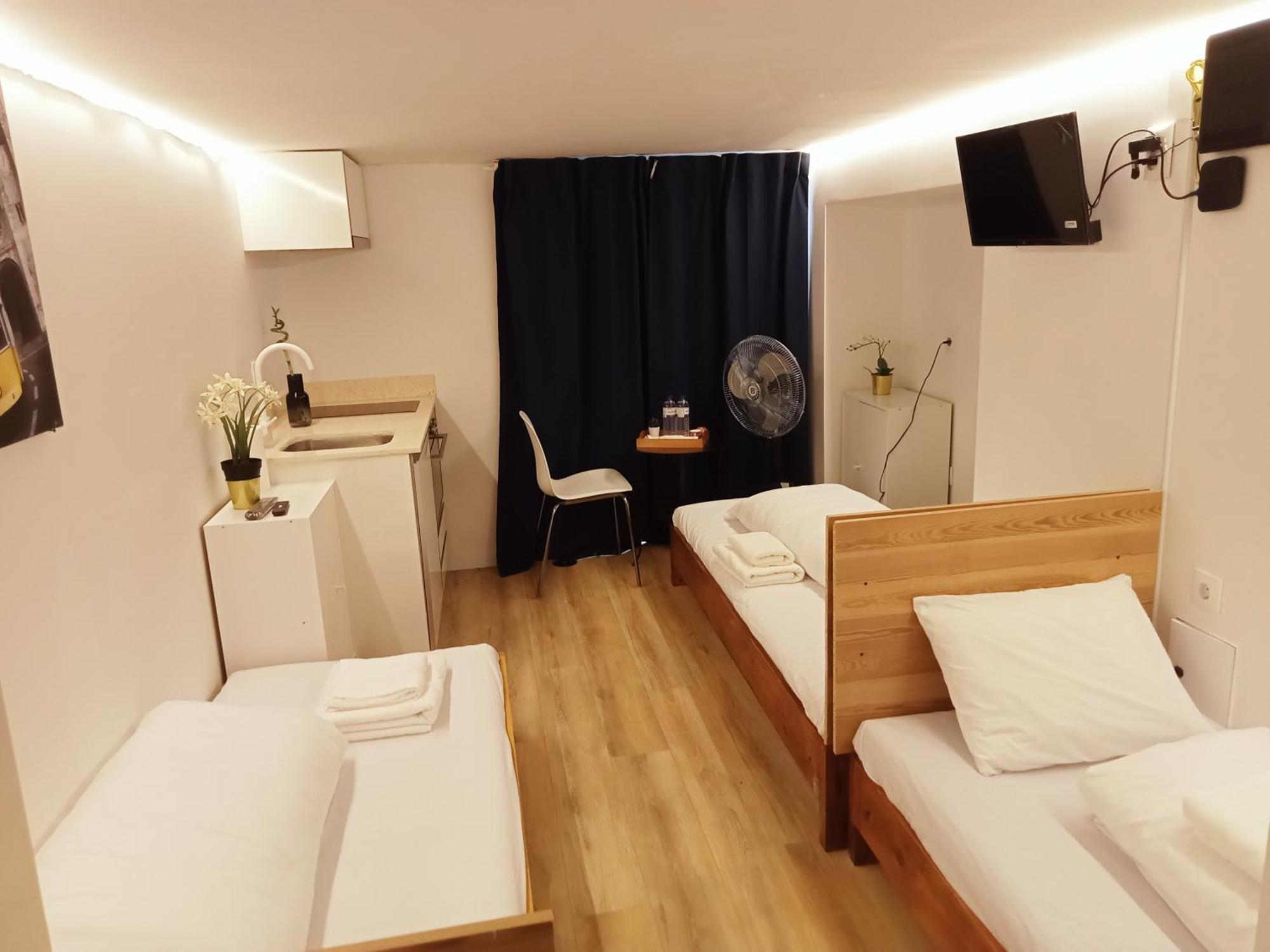 Sylhet Bnb Lisbon Bagian luar foto